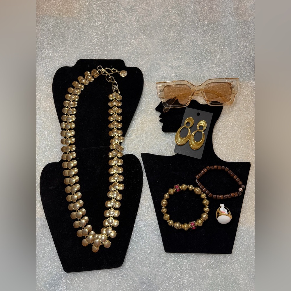 Chic Gold Necklace and Earring Set